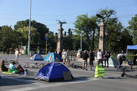 Сдружение „Зограф“: Палатковият лагер на Орлов мост е в нарушение и на Закона за културното наследство