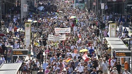 Огромни протести в Берлин и Лондон срещу корона-мерките, има арестувани