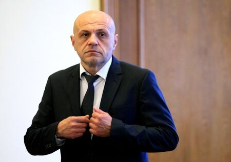 Томислав Дончев: Оставането на кабинета носи само щети за партията, тази седмица ще има новини