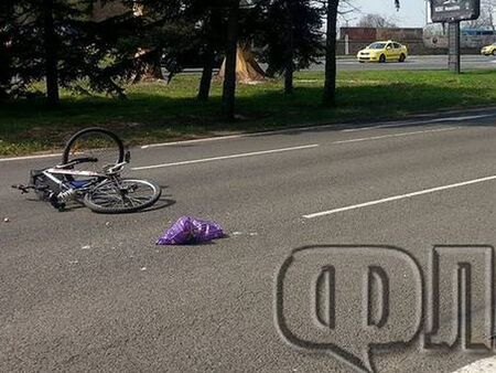 13-годишен велосипедист се заби в Мазда в жк. "Меден рудник"