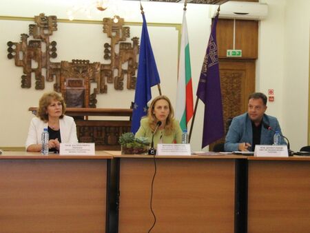 Марияна Николова: И през 2021 година ще разчитаме на българите