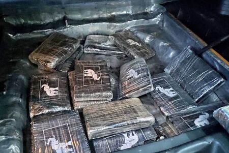 Кокаинът за 5 млн.лв. – прилежно опакован и натикан в тайник в багажника на бял Хюндай