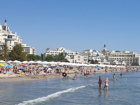 Септември стана юли! Плажовете на Южното Черноморие пълни с туристи