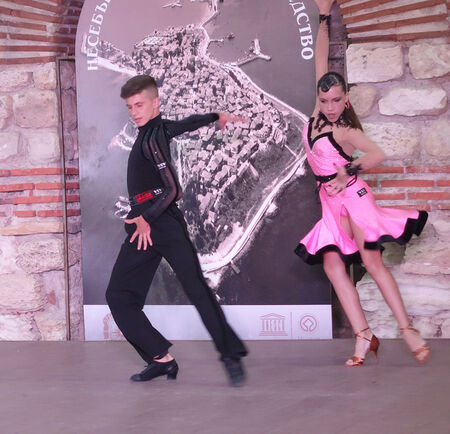 Клубът по спортни танци "Несебър" представи своя годишен концерт