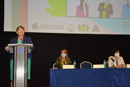 Министър Деница Сачева: Професиите на бъдещето са в образованието, здравеопазването и социалните услуги