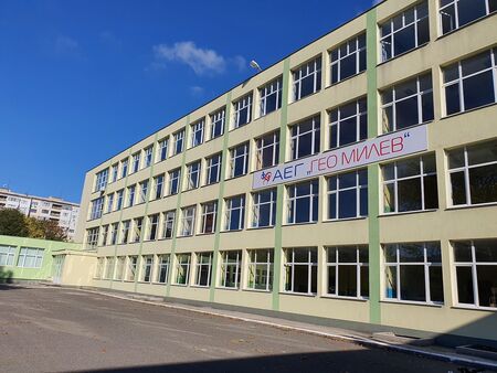 Вижте обновената база на новата сграда на Английската гимназия в Бургас
