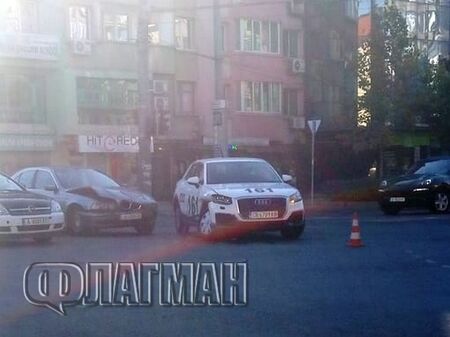 БМВ и кола на СОТ се удариха на кръстовището на Билковата аптека