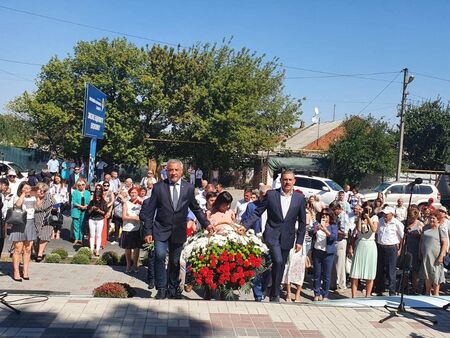 Валери Симеонов при българите в Украйна - откриха паметник на Хаджи Димитър в Запорожието