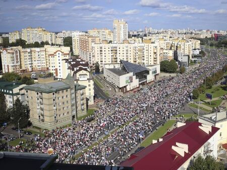 Над 100 000 на митинг в Минск, полицията арестува безразборно