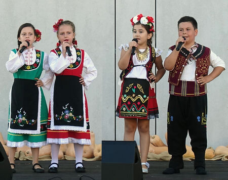 Фестивалът „Есен в Несебър“ за пореден път оживи площад „Жулиета Шишманова“