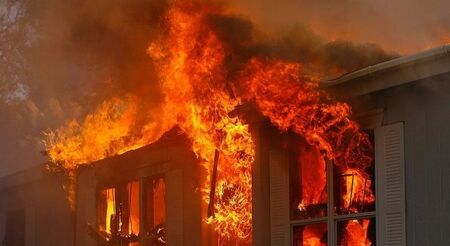 Огнен кошмар в Средецко! Пламъци изпепелиха къща на бургазлия