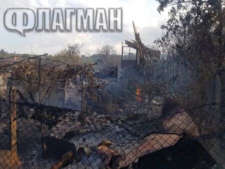 Огнена стихия бушува в средецкото село Граничар, изпепелени са 8 къщи