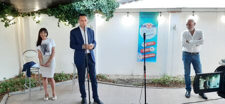 Изложбата „Звук и цвят'2020“ представя изящното изкуство на 12 популярни художници в Бургас