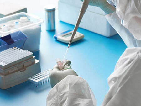 Бургаски лекар бие тревога: Болниците си прехвърлят пациентка със съмнения за ковид, нямала PCR тест