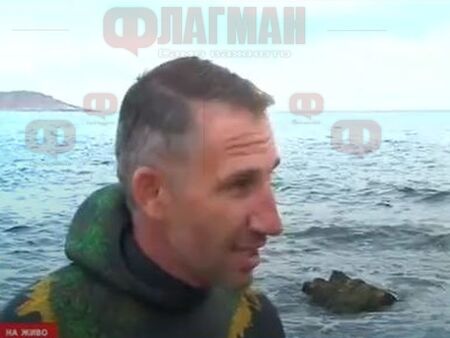 Капитанът на националите по подводен риболов чисти морското дъно в Черноморец