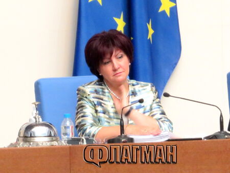 БСП и ДПС поискаха оставката на Цвета Караянчева, тя отсече: Аз лично няма да я дам