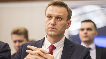 Навални благодари на пилотите и парамедиците, спасили живота му