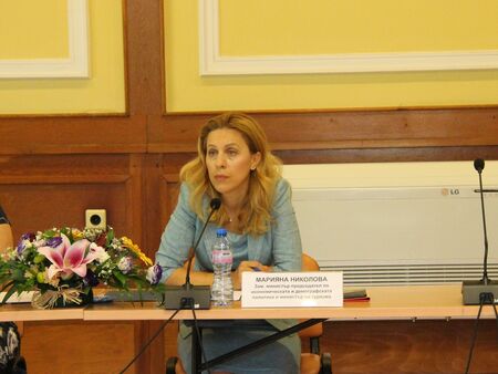 Вицепремиерът Марияна Николова: Помощта за пътувания от 210 лв. за хората на първа линия, ще е в подкрепа на целия сектор