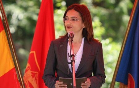 Македонска министърка от днес е в затвора заради Мерцедес за 600 000 евро