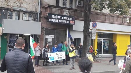 Протест и контрапротест пред редакцията на ПИК