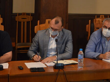 Областният управител Вълчо Чолаков поиска затягане на контрола по мерките в Бургас