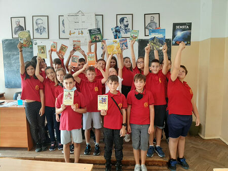 Ученици от СУ „Любен Каравелов“ в Несебър се включига в кампанията „Купи 1 книга. дари я на своето училище“