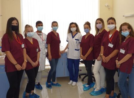 Първите студенти от специалност „Лекарски асистент” в Бургас проведоха практическо обучение в лаборатория „ЛИНА”