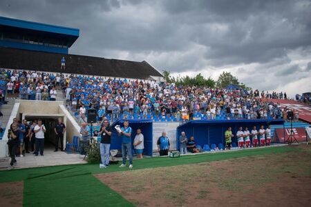 Стотици бургазлии призоваха стадион „Черноморец“ да бъде върнат на града