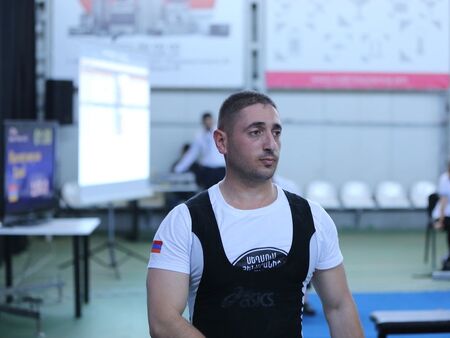 Шампион по силов трибой загина в боевете в Нагорни Карабах