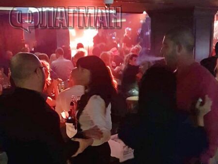 Бар "Синатра" в Бургас разочарова първите си гости с космически цени, лош сървис и димна завеса