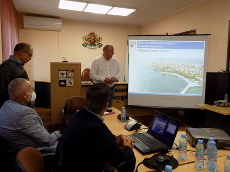Кметът Иван Алексиев представи Общия устройствен план на община Поморие