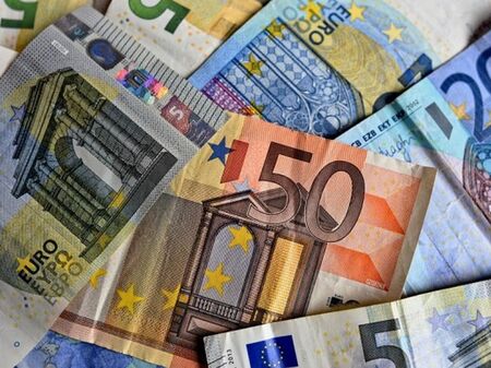 Купувайте евро, доларът ще поевтинява още