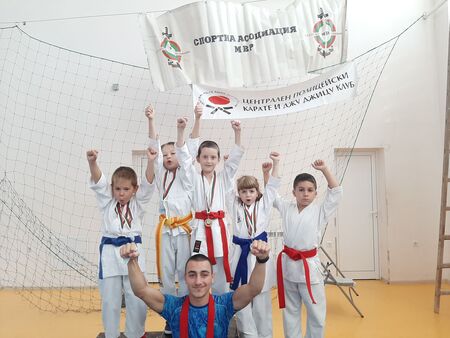 Каратеките от клуб "Цанев-Бургас "завоюваха 14 медала