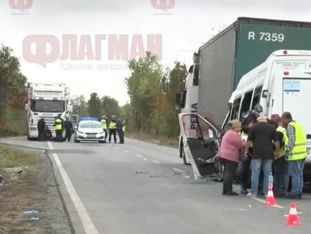 Ще остане ли в ареста шофьорът на тира след катастрофата край Лесово?