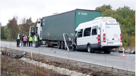 В ареста остава украинският шофьор на тир причинил катастрофата до Лесово