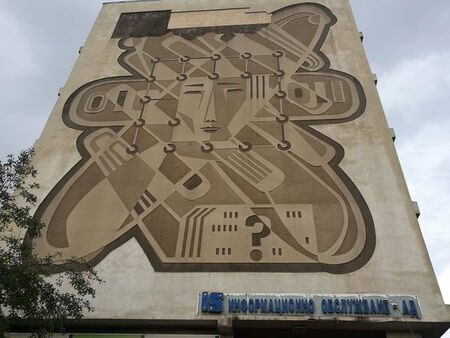 Занемареният стенопис на ул. „Янко Комитов“ рухна след бурята в Бургас