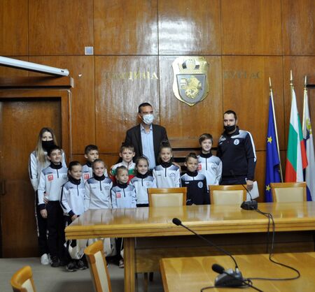Димитър Николов поздрави малките състезатели от клуб по спортна гимнастика "Черноморец"
