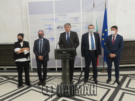 ДПС вкарват интрига за съдбата на Караянчева: ГЕРБ се съгласиха с мотивите ни за отстраняването й