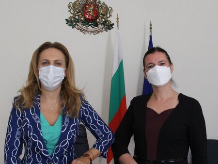 Вицепремиерът Марияна Николова проведе среща с посланика на Унгария Текла Харангозо
