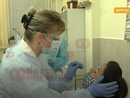 Фелдшери и медицински сестри вече правят бързи тестове за COVID-19 и грип на ученици от Бургас