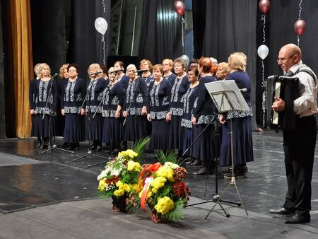 Още 1600 пенсионери ще получат средства от Община Бургас за фолклорни носии и художествена самодейност
