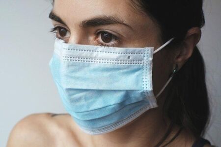 Здравното министерство: Носете маската над носа и я перете на 60 градуса