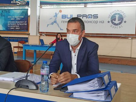 Кметът на Бургас: Носете маска, дезинфекцирайте си ръцете и пазете дистанция, за да се справим с пандемията