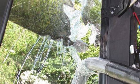 Гамени хвърлиха два камъка по рейс от линия 120 в столицата