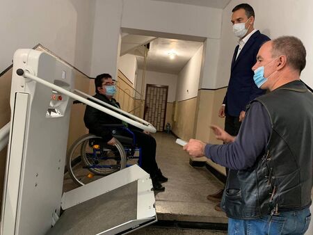 14 жилищни входа в Бургас се сдобиха рампи и наклони за хората с увреждания