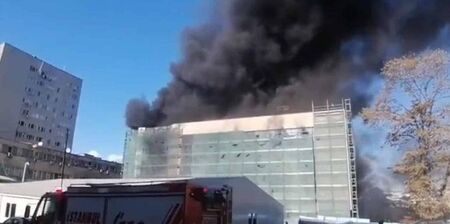 Пожар горя в университетска сграда в Истанбул
