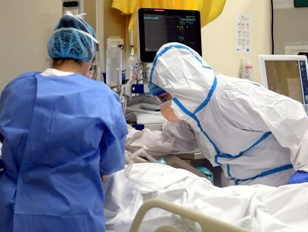 Още двама български лекари загубиха битката с коронавируса