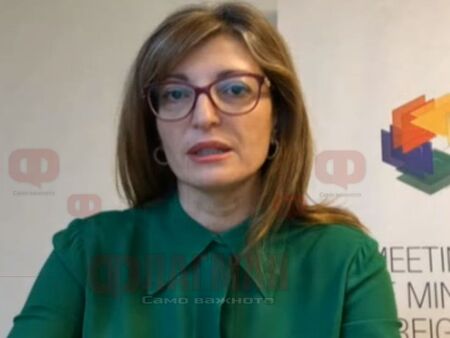 Екатерина Захариева: Северна Македония да не разчита на натиск върху България от чужбина!