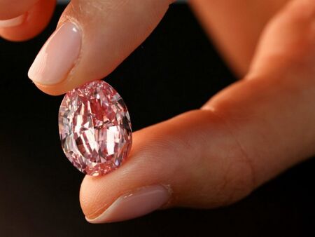 Пускат в продажба редкия розов диамант, наречен "Духът на розата"