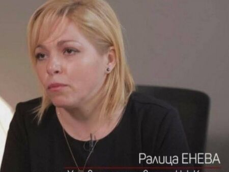 Измамата „ХелпКарма": Ралица Енева от „Системата ни убива“ харчела дарения за екзотични ваканции